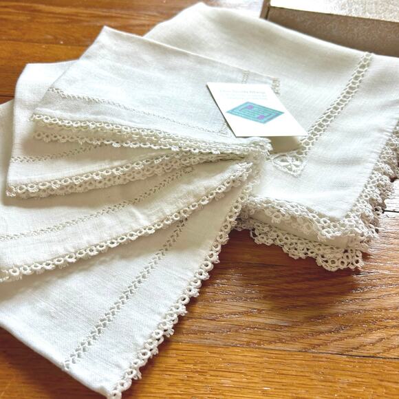 Vintage Irish Linen Tablecloth & Napkins with Crochet Lace Border - Picture 2 of 16